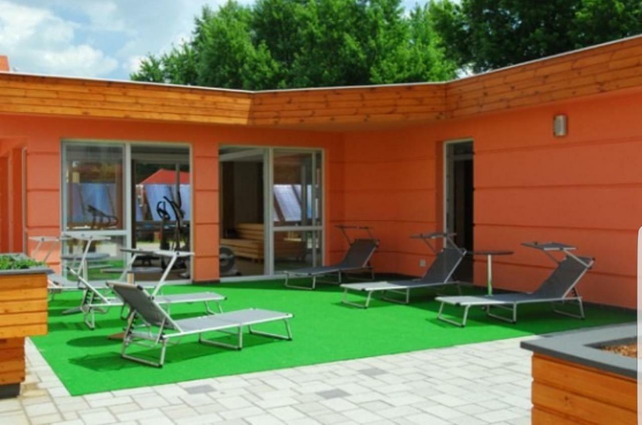 Paris-Lux. Appartement Hajdúszoboszló Buitenkant foto